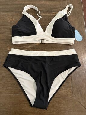 NWT -Black & White Women’s Two-Piece Bikini Set-XL